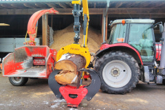 Hacker mit Kran und Spaltzange